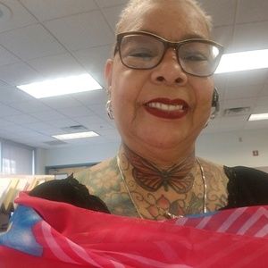 Meet your Posher, Edith